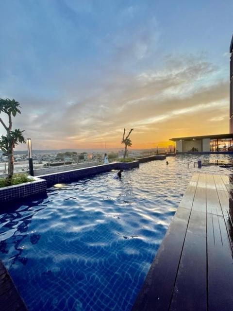 Verdela Pollux Meisterstadt Batam Apartement ภายนอก รูปภาพ